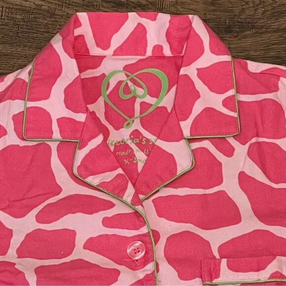 Victoria’s Secret Giraffe Print Long Sleeve Button Down Pajama Shirt Pink sz XS - Picture 12 of 12